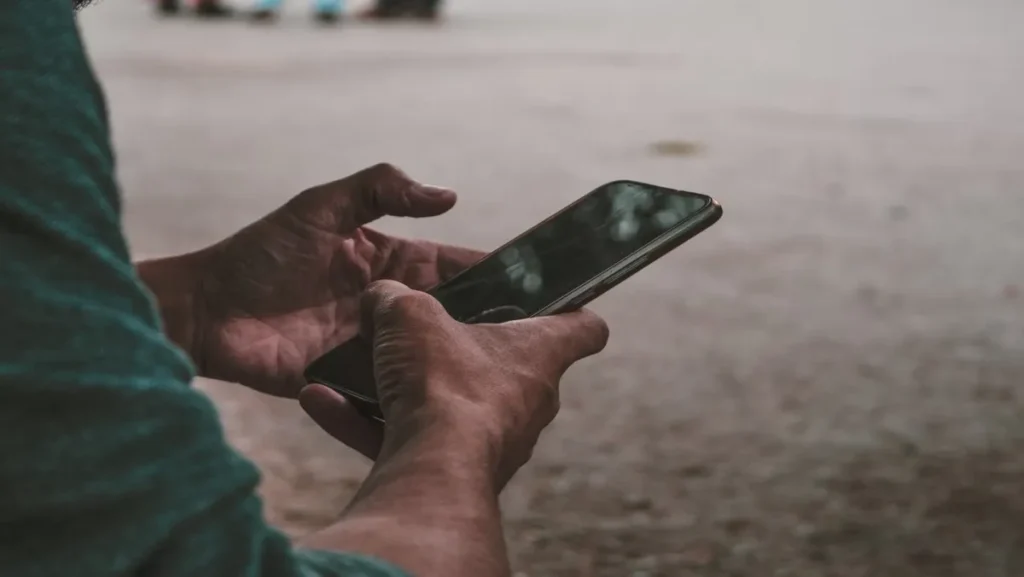 Mobile-user_UnSplash-1769014087943