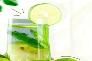 शरीर की सेहत केवल बाहरी देखभाल से नहीं, बल्कि अंदरूनी सफाई से भी तय होती है। इसके लिए महंगे उपायों की जरूरत नहीं। हर सुबह उठते ही खाली