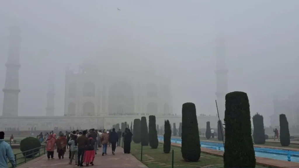 taj-mahal-fog-1767577252675