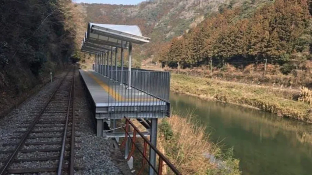 unique-railway-station-in-japan