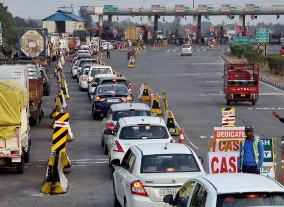 Cash-payments-may-be-banned-on-national-highways-from-April-1-585x427