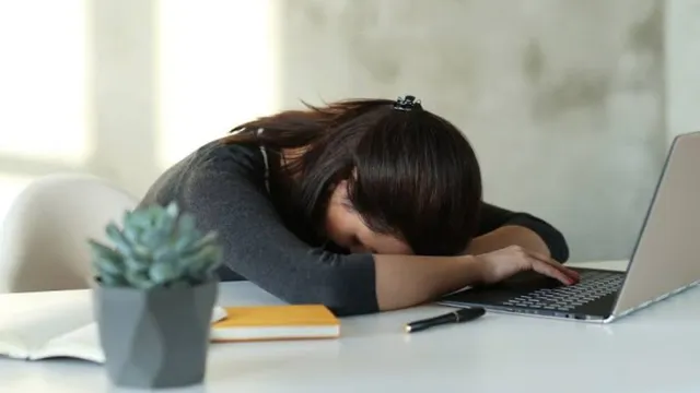 Woman-Feeling-Tired-1780987448307_v