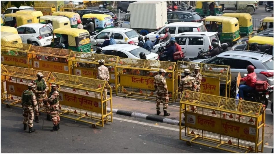 6ac96d3a7ed17-delhi-police-traff