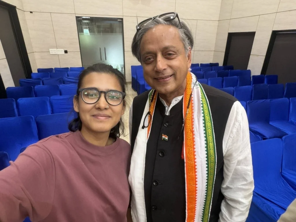 Tharoor_1792029273500_Lhr2_17920